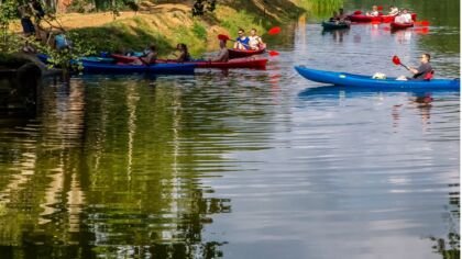 Daj się ponieść nurtowi przygody – ruszaj na kajaki do Pomorskiego!