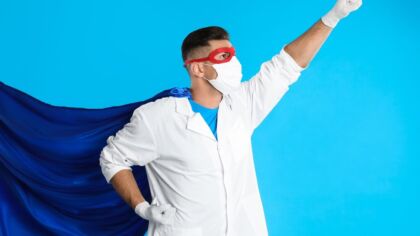Koszalin: Superbohaterowie przynoszą radość dzieciom w szpitalu!