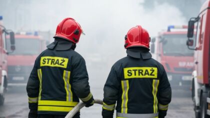 Policjanci pierwsi na miejscu pożaru – błyskawiczna ewakuacja mieszkańców