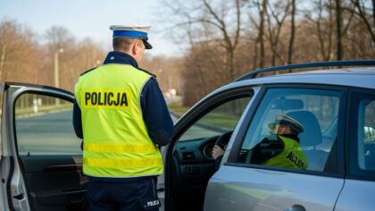 Pijany kierowca bez prawa jazdy spowodował kolizję – 2,5 promila alkoholu w organizmie