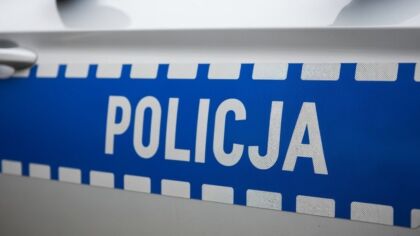 Porost: pies zostawiony na łańcuchu